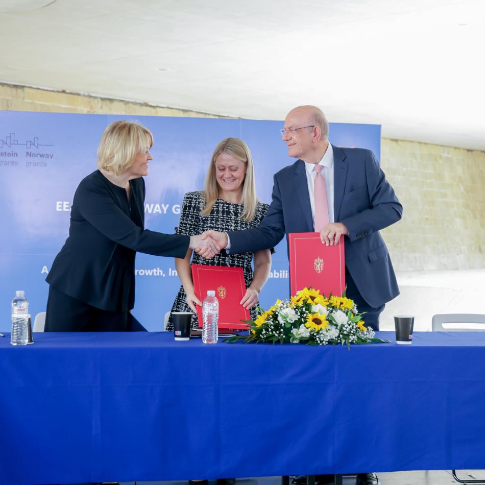 People shaking hands after singing MoU